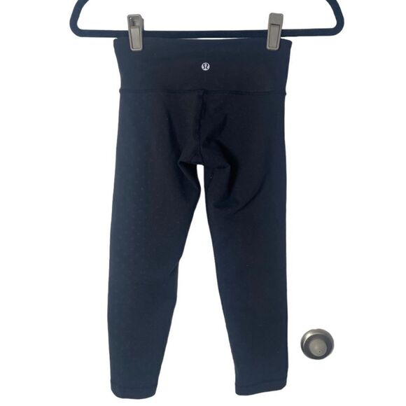 Lululemon SZ 2 black dot cropped leggings - Picture 3 of 4